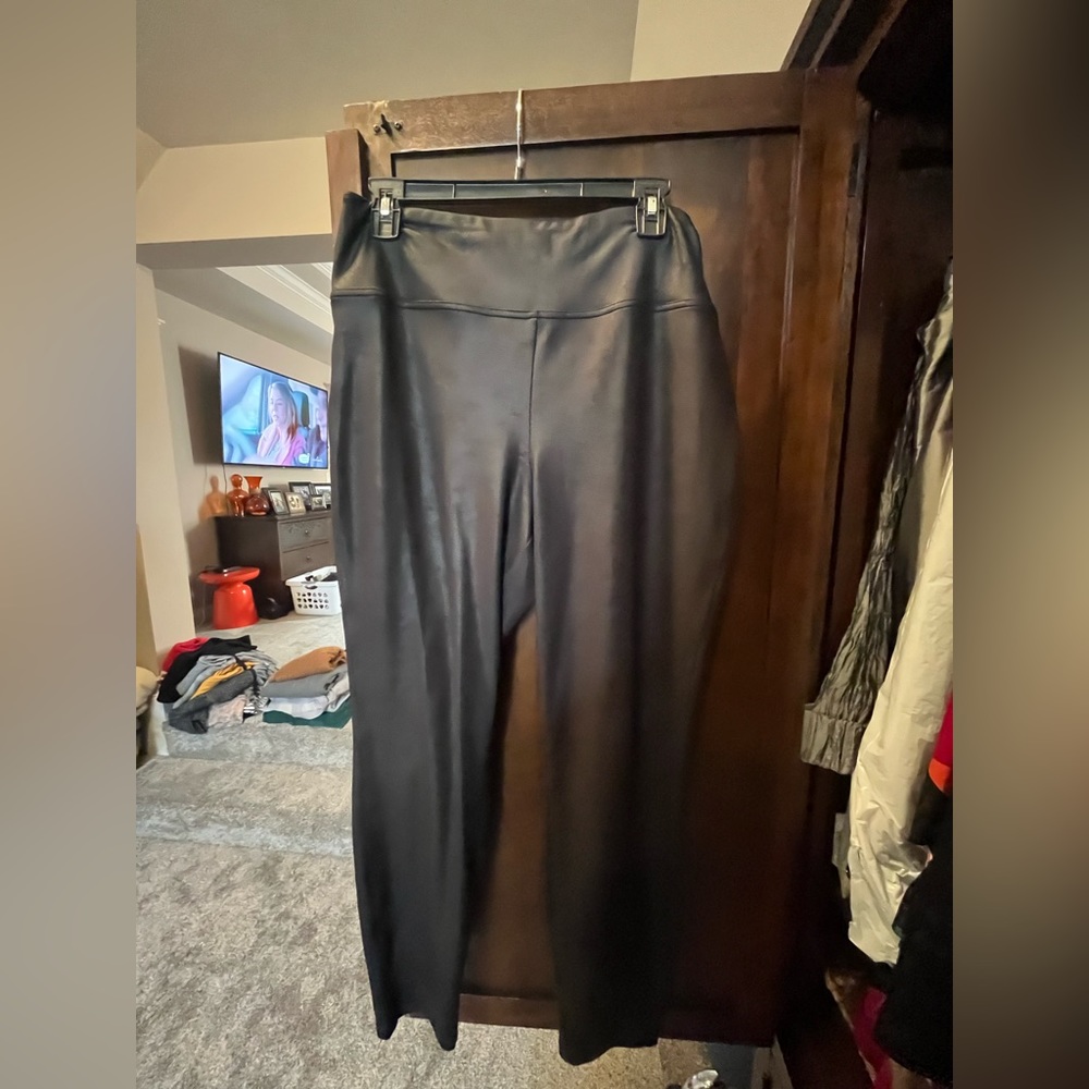 Faux leather legging